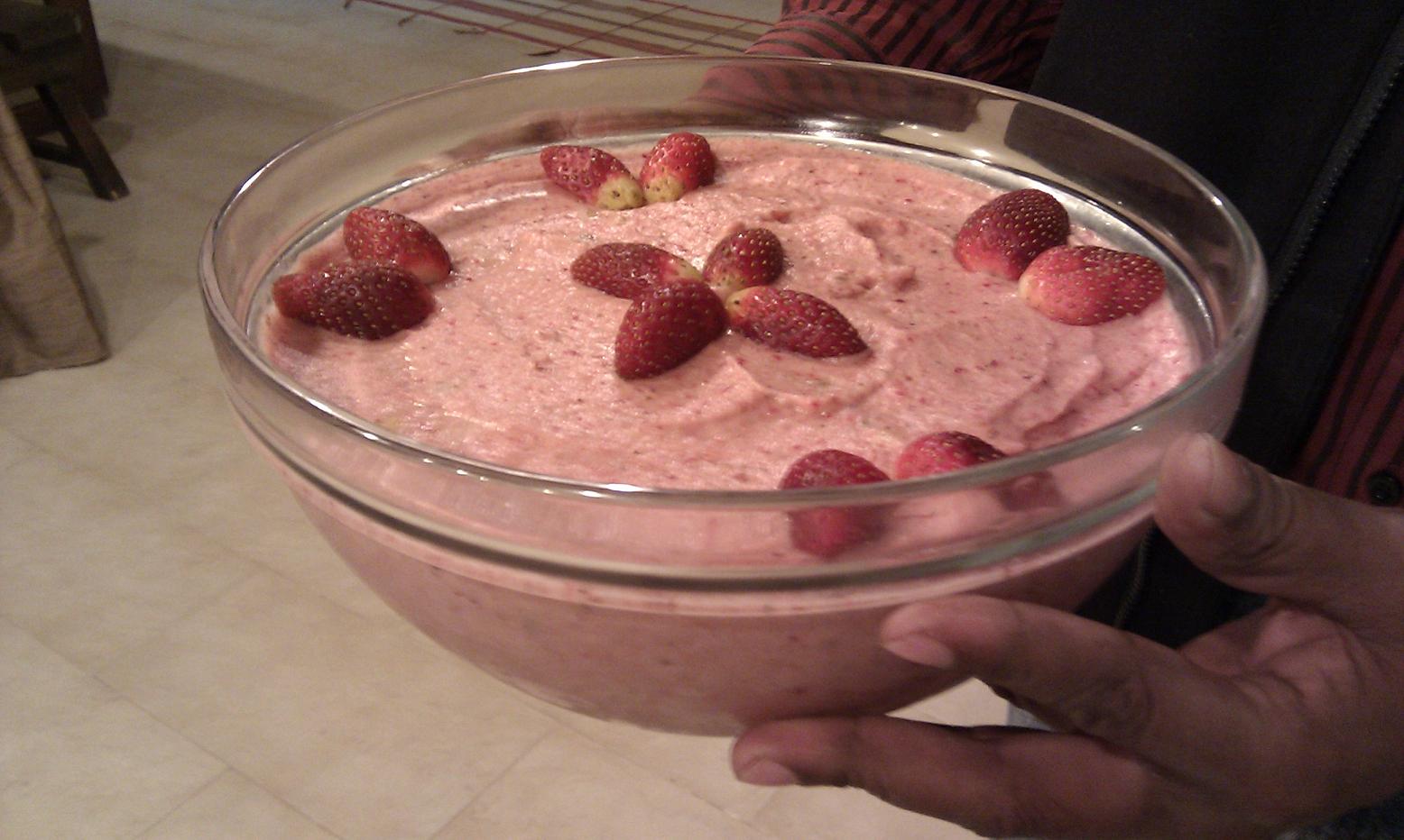 Raw strawberry ice cream ... and we had raw chocolate brownies .. yumm!